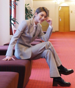 「同じゴールさえ見えているならルートはどうでもいい」と話す芹香斗亜＝宝塚大劇場