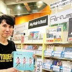 ２００８年にＰｅｒｆｕｍｅに「落ちて」以来、情熱を込めて売り場を作り続けている富田純司さん＝明石市東仲ノ町、タワーレコード明石店