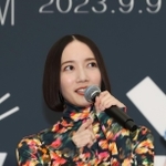 衣装展「Ｐｅｒｆｕｍｅ　ＣＯＳＴＵＭＥ　ＭＵＳＥＵＭ」の記者内覧会に登場したＰｅｒｆｕｍｅのっち＝７日午後、神戸市中央区脇浜海岸通１、兵庫県立美術館（撮影・長嶺麻子）
