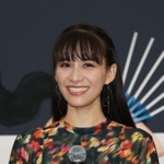 衣装展「Ｐｅｒｆｕｍｅ　ＣＯＳＴＵＭＥ　ＭＵＳＥＵＭ」の記者内覧会に登場したＰｅｒｆｕｍｅのあ～ちゃん＝７日午後、神戸市中央区脇浜海岸通１、兵庫県立美術館（撮影・長嶺麻子）