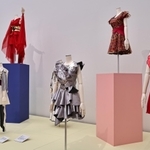 Ｐｅｒｆｕｍｅの３人が選んだお気に入りのステージ衣装＝７日午後、神戸市中央区脇浜海岸通１、兵庫県立美術館（撮影・長嶺麻子）