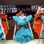 Ｐｅｒｆｕｍｅの歴代のステージ衣装が目の前で見られる展示会場＝神戸市中央区脇浜海岸通１、兵庫県立美術館（撮影・長嶺麻子）