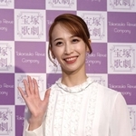 退団会見に臨んだ月組トップ娘役・海乃美月＝宝塚市栄町１、宝塚大劇場（撮影・長嶺麻子）
