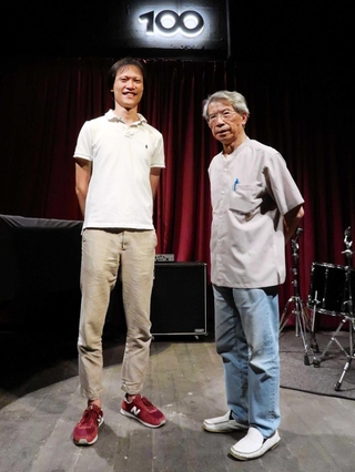 神戸の音楽拠点を目指して高砂ビルを運営してきた李啓洋（右）と李祥太＝神戸市中央区江戸町