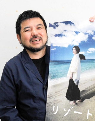 「もっと名を上げて、地元でいい映画を撮りたい」と誓う永江二朗監督＝神戸新聞社