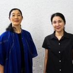 公演への思いを語る岡登志子さん（右）と中村恩恵さん＝芦屋市内