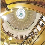 国指定重要文化財「大阪府立中之島図書館」の中央ホール（（Ｃ）ＳｈｏＰｒｏ・長谷工・ＴＲＣ共同事業体）＝大阪市北区