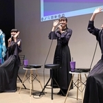 ファンからの質問に答える（左から）かしゆか、あ～ちゃん、のっち＝２９日午後、神戸市中央区脇浜海岸通１（撮影・長嶺麻子）