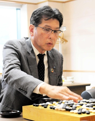 ３子局に臨む木滑和生さん＝神戸市中央区脇浜町３