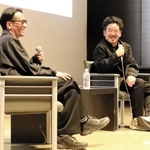 衣装のデザインについて語る（左から）Ｔｏｓｈｉｏ　Ｔａｋｅｄａさんと三田真一さん＝４日、神戸市中央区脇浜海岸通１