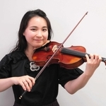 「室内楽奏者」としての活動を大切にする松岡井菜。「一緒に弾いていて、心地よさや刺激を与えられるバイオリニストになりたい」＝神戸新聞社