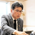 ３子局に臨む木滑和生さん＝神戸市中央区脇浜町３