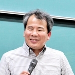 障害やユニバーサル・ミュージアムについて語る国立民族学博物館の広瀬浩二郎教授＝西宮市内