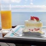 関航太郎天元が注文した「苺のショートケーキ」と淡路島産ミカンのストレートジュース＝兵庫県洲本市小路谷、ホテルニューアワジ（撮影・笠原次郎）