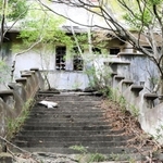 ドラマ「たとえあなたを忘れても」で主人公たちが上る階段＝神戸市灘区畑原、旧摩耶観光ホテル