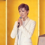 １６年間在籍した宝塚歌劇団での思い出を振り返る雪組トップ彩風咲奈さん＝２７日、大阪市北区（撮影・小林良多）