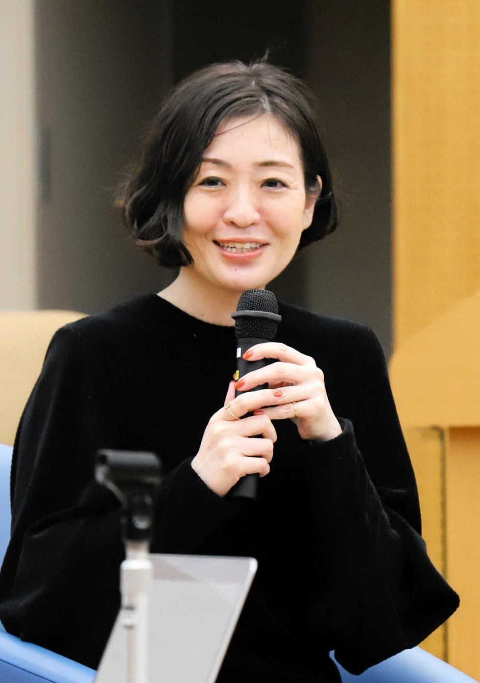 芥川賞作家、明かした創作の流儀「水槽内の化学変化を書く感覚」 小説