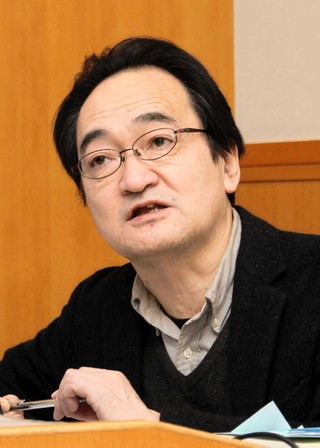 「震災と文学」をテーマに話す土方正志さん＝西宮市、関西学院大学