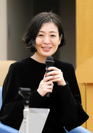 芥川賞作家、明かした創作の流儀「水槽内の化学変化を書く感覚」 小説