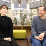 激励公演を回想するピッコロ劇団員の平井久美子さん（左）と吉村祐樹さん＝尼崎市南塚口町３