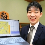 ＡＩソフトを使った研究方法について解説する冨田誠也四段＝大阪市福島区、関西将棋会館
