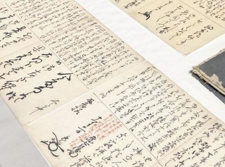 姫路城時代の羽柴秀吉の元にあった書状群の写しとみられる史料＝姫路市本町、兵庫県立歴史博物館