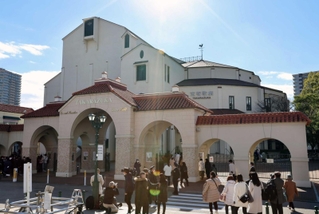 俳優の急死について、遺族側と宝塚歌劇団側の見解は埋まらない＝宝塚市栄町１、宝塚大劇場