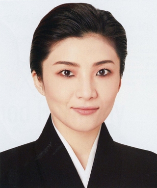 宝塚歌劇月組トップとなる男役の鳳月杏（２０２３年度版宝塚おとめから複写）