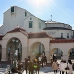 俳優の急死について、遺族側と宝塚歌劇団側の見解は埋まらない＝宝塚市栄町１、宝塚大劇場