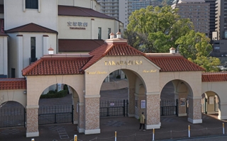 宝塚大劇場＝宝塚市栄町１