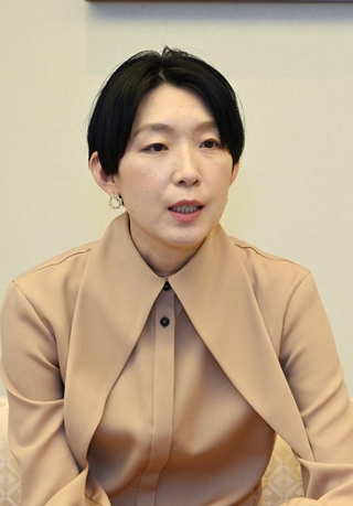 映画「あまろっく」の公開を前にインタビューに応じる江口のりこさん＝２５日午後、神戸市中央区東川崎町１、神戸新聞社（撮影・大田将之）