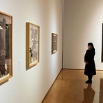 ピエール・スーラージュの作品が並ぶ会場＝兵庫県立美術館（撮影・安藤真子）