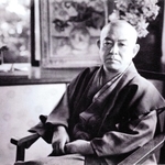 谷崎潤一郎（芦屋市谷崎潤一郎記念館提供）