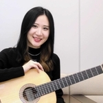 初のロック曲を収めたアルバムをリリースするクラシックギタリストの猪居亜美＝大阪市西区江戸堀１