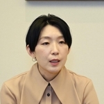 映画「あまろっく」の公開を前にインタビューに応じる江口のりこさん＝２５日午後、神戸市中央区東川崎町１、神戸新聞社（撮影・大田将之）