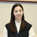 映画「あまろっく」の公開を前にインタビューに応じる中条あやみさん＝２５日午後、神戸市中央区東川崎町１、神戸新聞社（撮影・大田将之）
