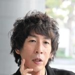 「主人公を書きながら亡き母とすごく対話した」と話す早見和真さん