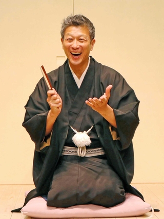 １時間近くの大ネタを日替わりで１週間披露する笑福亭銀瓶＝神戸市兵庫区新開地２、神戸新開地・喜楽館