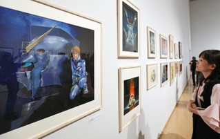 安彦良和さんがこれまで手がけてきたアニメーションや漫画など、膨大な仕事を紹介する展覧会＝７日午後、神戸市中央区脇浜海岸通１、兵庫県立美術館（撮影・長嶺麻子）