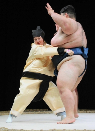 訪日客に大相撲の魅力を 大阪・難波に「THE SUMOHALL 日楽座