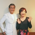 抜群のコンビネーションを見せる中井貴一（左）とキムラ緑子＝大阪市内