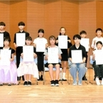 昨年の第３３回兵庫県学生ピアノコンクール本選の入賞者たち＝神戸新聞松方ホール