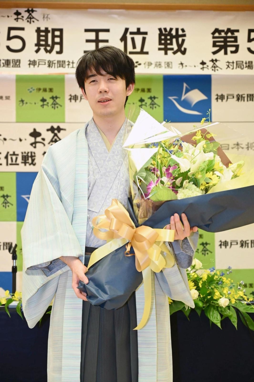 藤井聡太、永世王位獲得 印象に残る対局や有馬温泉の感想、ご当地