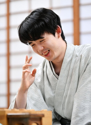 王位戦第4局2日目 藤井猛攻で5連覇に王手、渡辺の粘り及ばず|文化|神戸