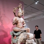 平安時代につくられた帝釈天騎象像＝大阪市北区中之島４、大阪中之島美術館