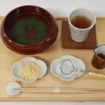 藤井聡太王位の午前のおやつ「抹茶　本生わらび餅」＝２７日午前、神戸市北区有馬町、中の坊瑞苑（撮影・笠原次郎）
