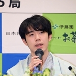 王位戦５連覇を果たし、会見に応じた藤井聡太王位＝２８日午後７時５６分、神戸市北区有馬町、中の坊瑞苑（撮影・大田将之）