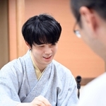 将棋の王位戦５連覇を果たし、永世王位の資格を獲得した