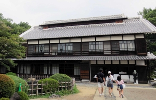 渋沢栄一の生誕地、旧渋沢邸「中の家」＝埼玉県深谷市