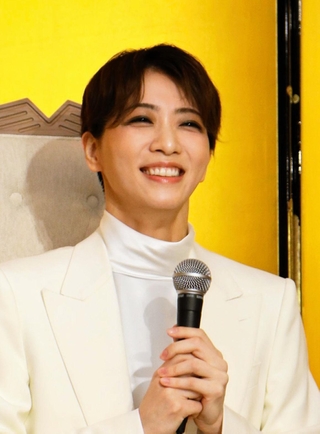 「95期で本当に幸せだった。それぞれが活動している姿を見て誇りに思う」と同期への思いを語る星組トップスターの礼真琴さん＝大阪市北区茶屋町、ホテル阪急インターナショナル
